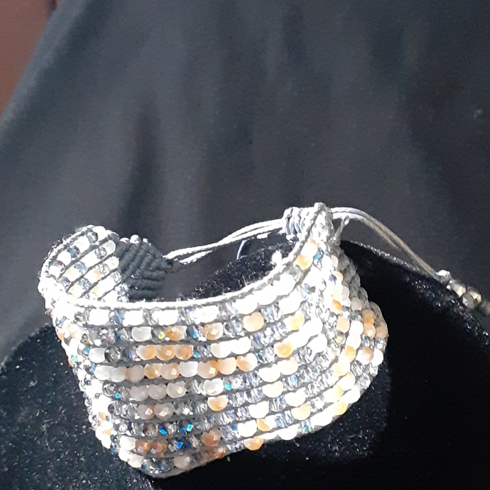 Beaded adjustable braclet